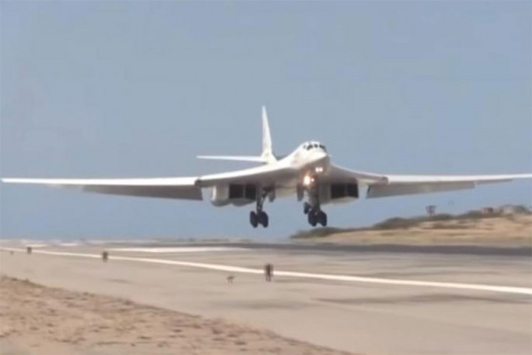 AP: Zašto je ruski avion sletio u Venecuelu?