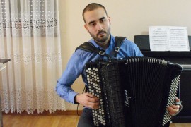 Prijedorski virtuoz na harmonici studira na prestižnom moskovskom ...