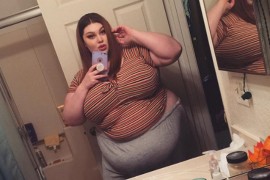 Ima 210 kilograma, zarađuje bogatstvo od ljudi koji je plaćaju da jede