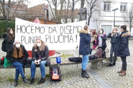 Mirna šetnja u Tuzli: Mlade Tuzlanke žele da dišu punim plućima