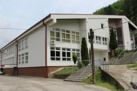 Roditelji srpskih đaka napustili sastanak Vijeća roditelja u ...
