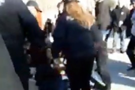 Policija na protestima u Baru gurala trudnicu, snimak šokirao javnost