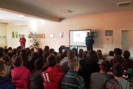 Policija u Banjaluci održala predavanje za 300 učenika