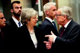 Junker sa flasterom na licu poručio: Tereza Mej nema veze sa mojom ...