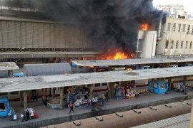 Uznemirujući snimci eksplozije voza u Kairu: Ljudi u plamenu trče po ...