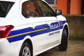 Otac bacio četvoro djece s prvog sprata