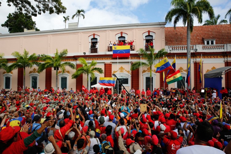 I Maduro i Guaido izvode ljude na ulice
