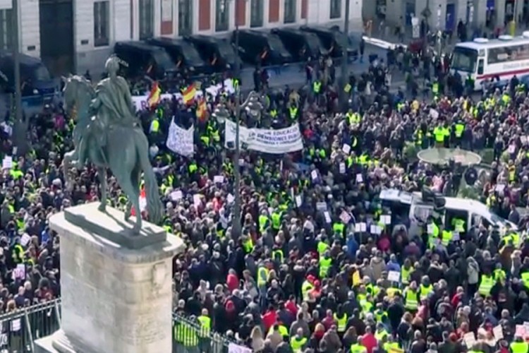 Protest penzionera u Madridu