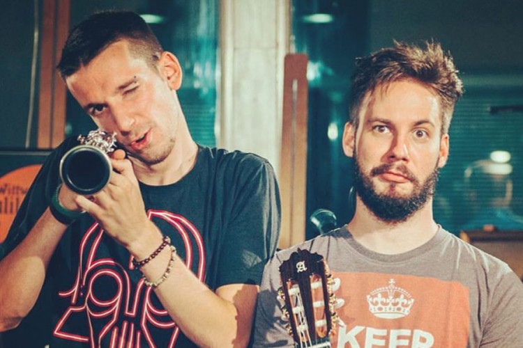 "Duo Gitarinet": Morate znati "pročitati" šta prija masi
