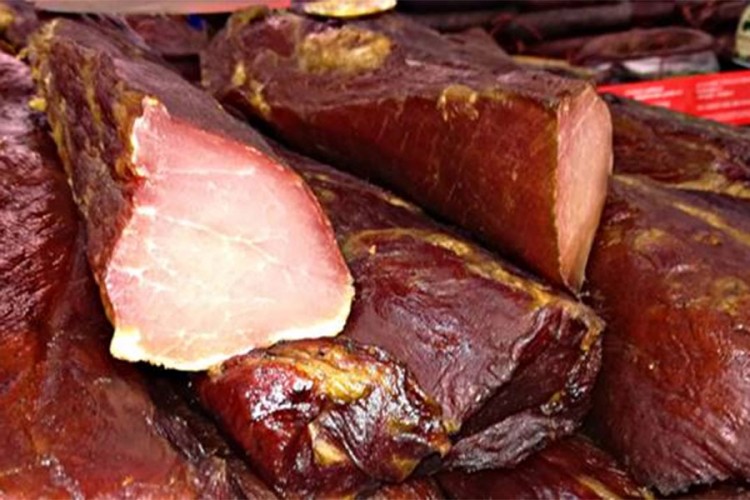 Iz pušnice ukradeno 300 kg suvog mesa