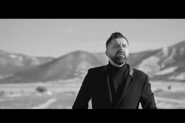 Amel Ćurić predstavlja spot za novu pjesmu "Niko"
