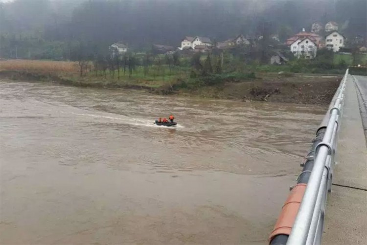 Policija traga za ženom koja je nestala u rijeci Bosni u Doboju
