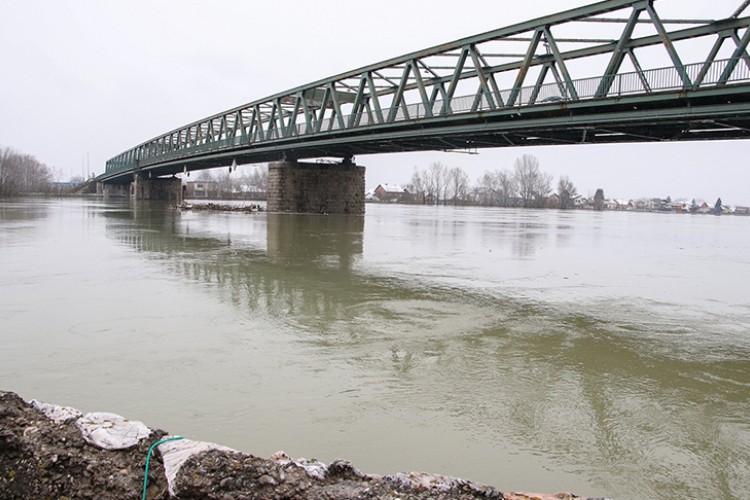 Sava blago raste, Drina opada