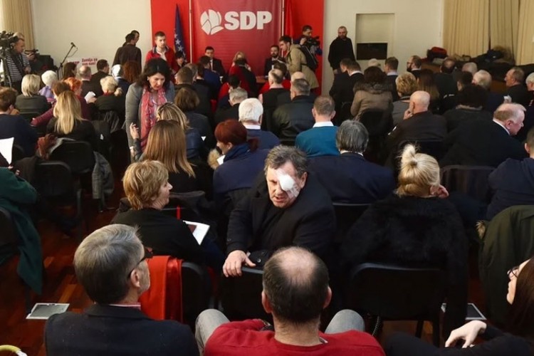 Burno na sjednici SDP-a, Damir Nikšić izbačen iz zgrade