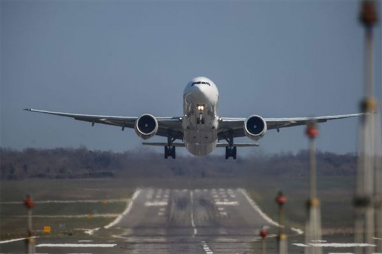 Avion na letu za Kinu vraćen, nije bio registrovan
