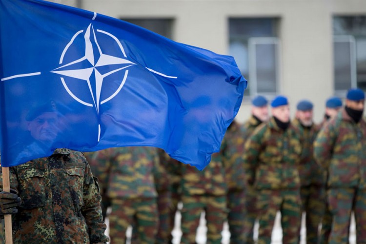 Zastava NATO-a sutra ispred Vlade Makedonije