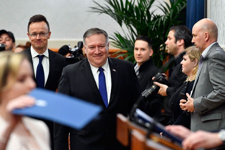 Pompeo u Mađarskoj upozorava o Huaweiu