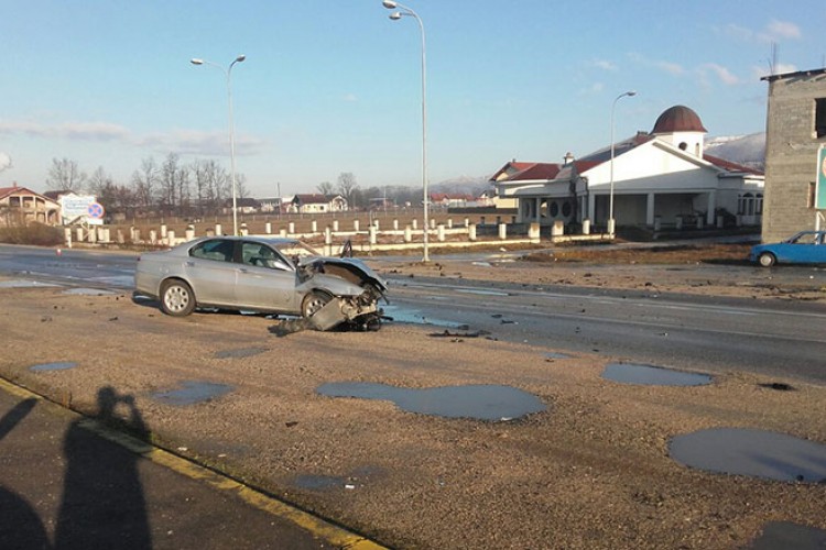 Težak udes tri automobila kod "Petog neplana"