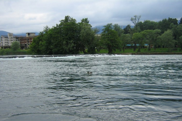 Pobjegao s Psihijatrije pa se bacio u Unu