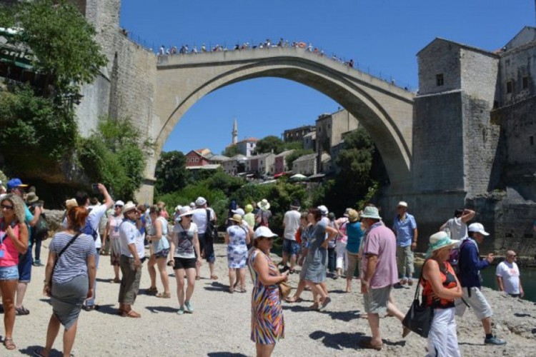 Turisti ruše rekorde