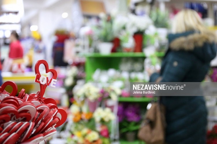 Ružom i srcem slave Valentinovo