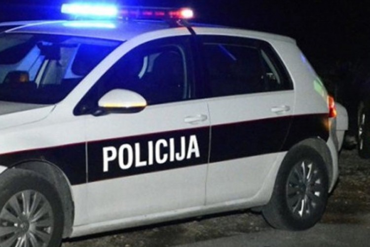 Četvoro povrijeđeno u udesu, saobraćaj potpuno obustavljen