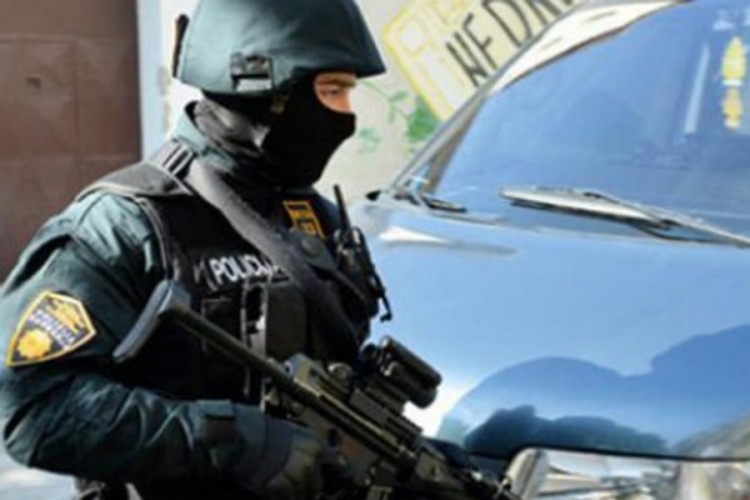 Priveden policijski načelnik i dva policajca