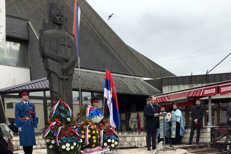 Položeni vijenci na spomenik braniocima Srpske