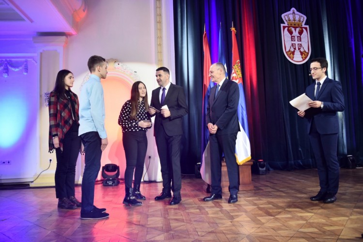 Komercijalna banka nagradila najbolje učenike