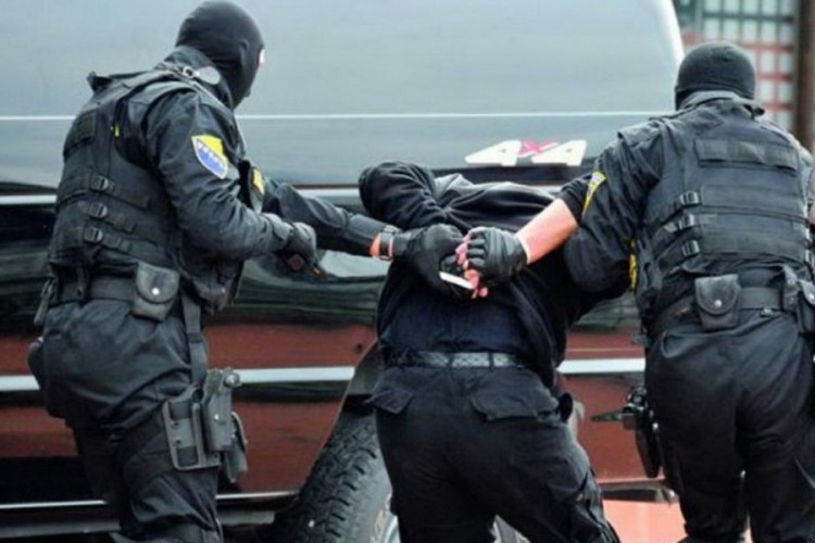 Jednomjesečni pritvor policajcima uhapšenim u Kalesiji