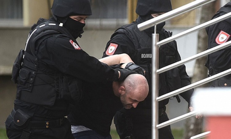 Dileru 14 godina robije zbog pokušaja ubistva policajca i trgovine oružjem