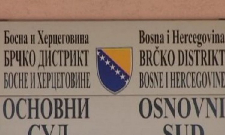 Razbojniku iz Brčkog pet i po godina zatvora za krađu 910 KM