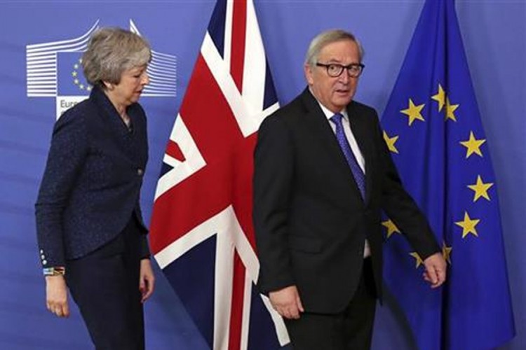 Mej opet sa Junkerom o Brexitu