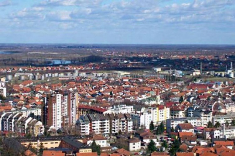 Polno uznemiravao radnicu