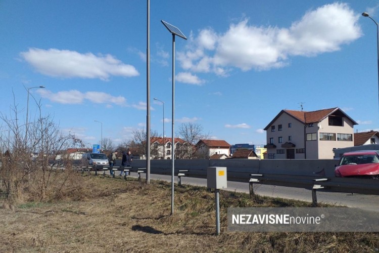Dvije žene povrijeđene u sudaru tri vozila u Trnu