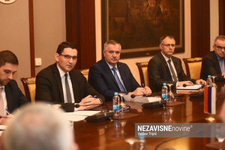 Počeo sastanak Viškovića i Klokića sa šefovima predstavništava