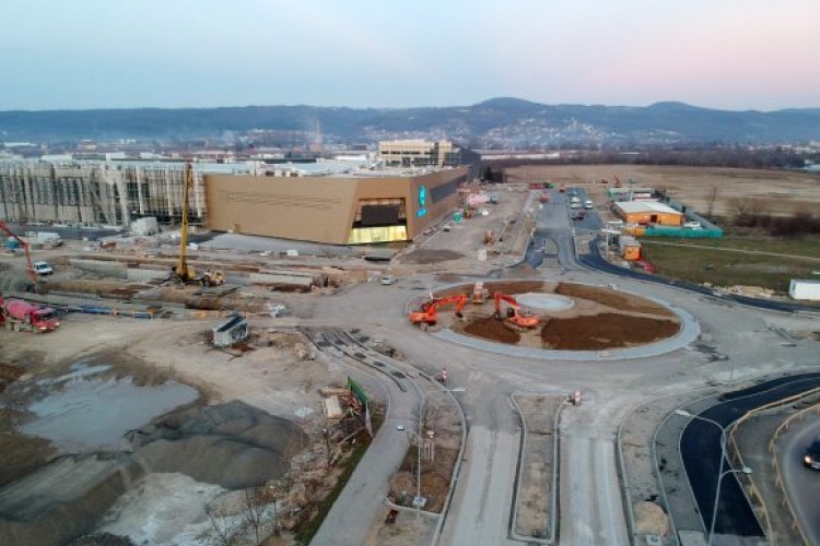 Počelo asfaltiranje novog kružnog toka kod Delte
