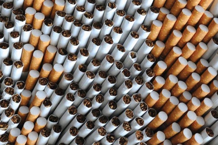 "Mercedes" pun cigareta ostavljen na granici
