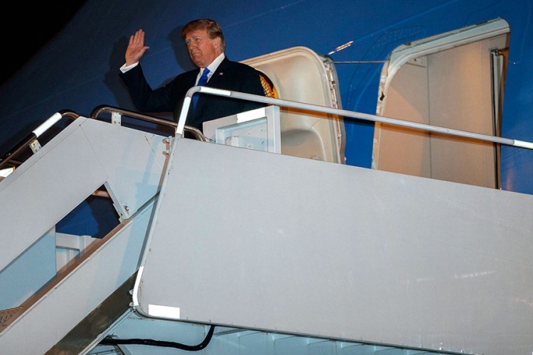 Air force one sletio u Hanoj, Tramp stigao na samit sa Kimom