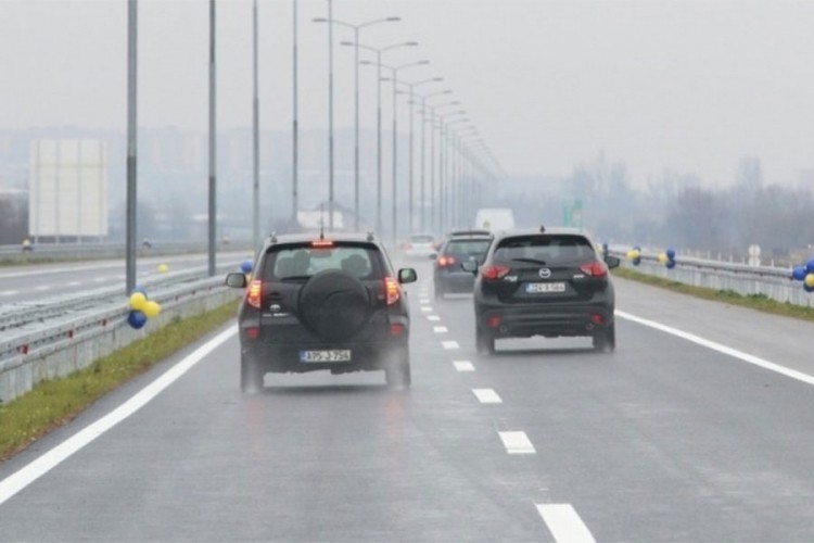Pretežno suvi kolovozi, na planinama poledica