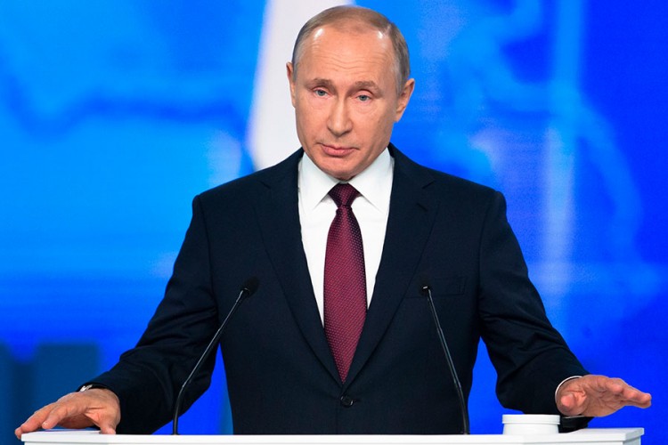 Putin: Rusija će nastaviti da jača vojsku
