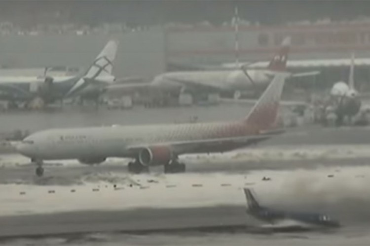 Avion proklizao na pisti kao sanke