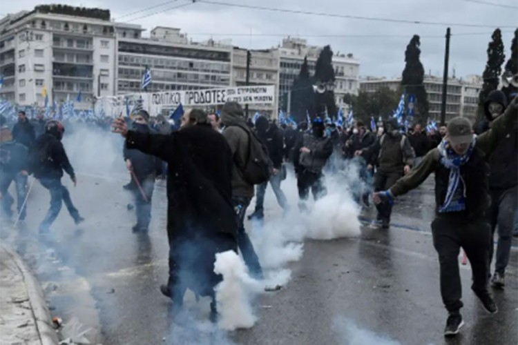 Četiri policajca i demonstrant povrijeđeni u Grčkoj
