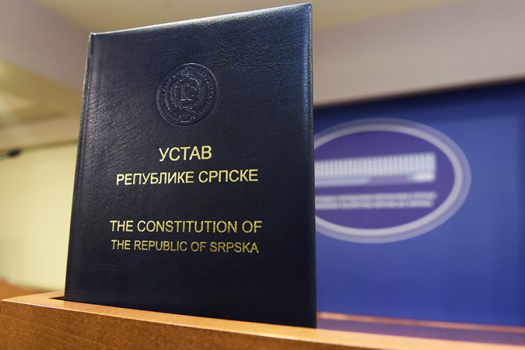 Danas 27 godina od donošenja prvog Ustava Srpske