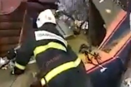 Avion se srušio pored kuće, dvoje poginulo
