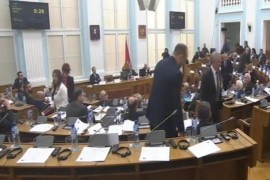 Incident u crnogorskoj Skupštini: "Sram vas bilo, crveni tepih ste ...
