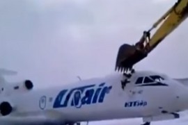 Radnik aerodroma dobio otkaz pa iskalio bijes na avionu