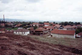 Na zgradi opštine Klokot tabla sa oznakama Kosova
