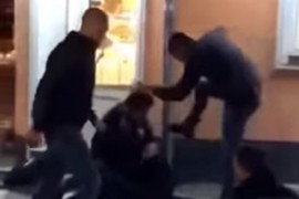 Brutalno pretukli mladiće prerušene u policajce, prolaznici snimili ...
