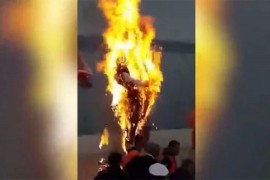 Spalili još jednu lutku s likom Pupovca, okupljeni aplaudirali